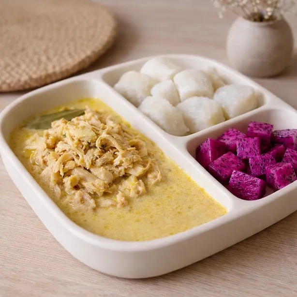Opor Ayam Lontong 